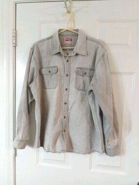 Wrangler Premium Quality Men's XL Light Gray Denim Button Up Long Sleeve Shirt